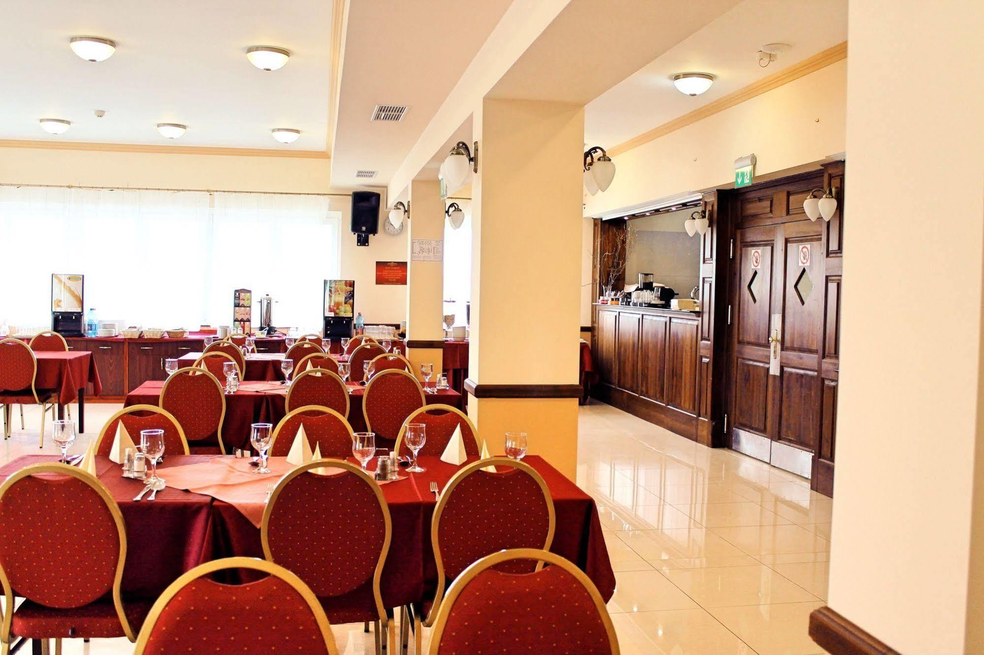Fried Kastely Hotel Simontornya Bagian luar foto