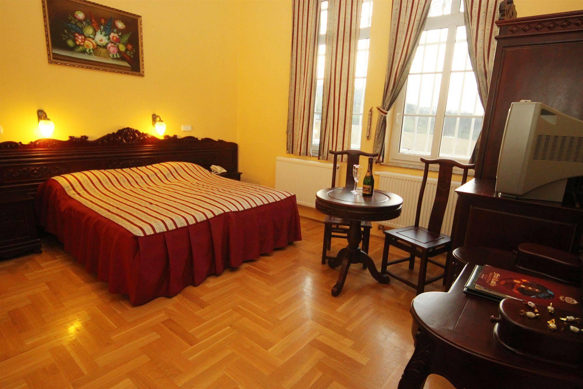 Fried Kastely Hotel Simontornya Bagian luar foto